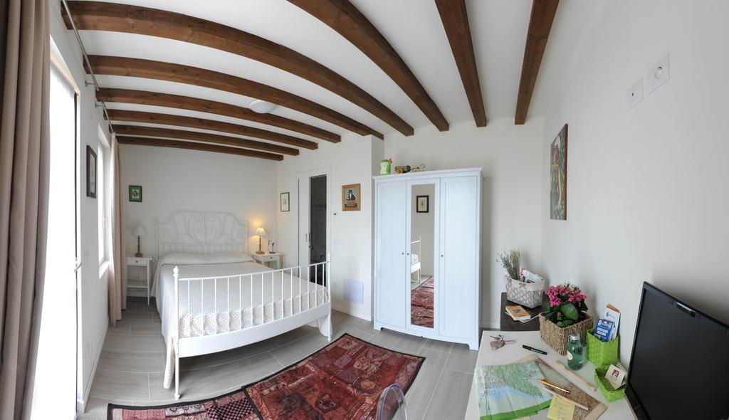 Monte Maino Bed & Breakfast Desenzano del Garda Bilik gambar